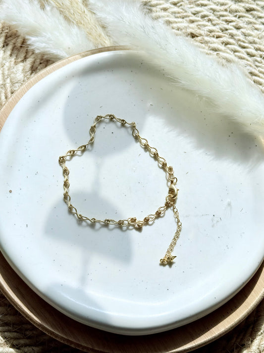 Matte Gold Embossed Oval Ladder Chain Anklet