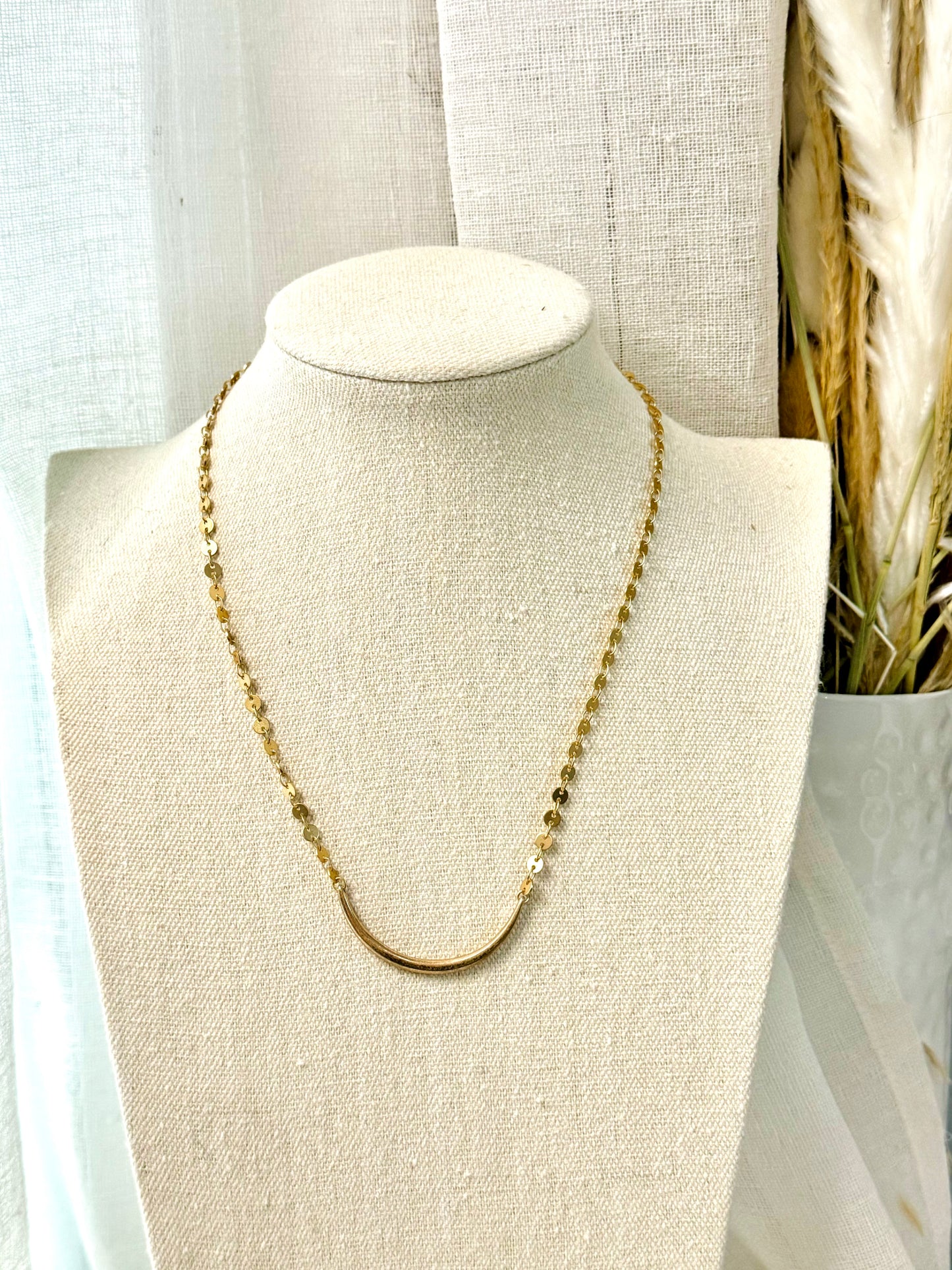 Matte Gold Horseshoe Sequin Necklace