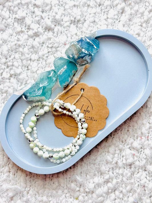 White + Pale Yellow in Silver (3-stack)