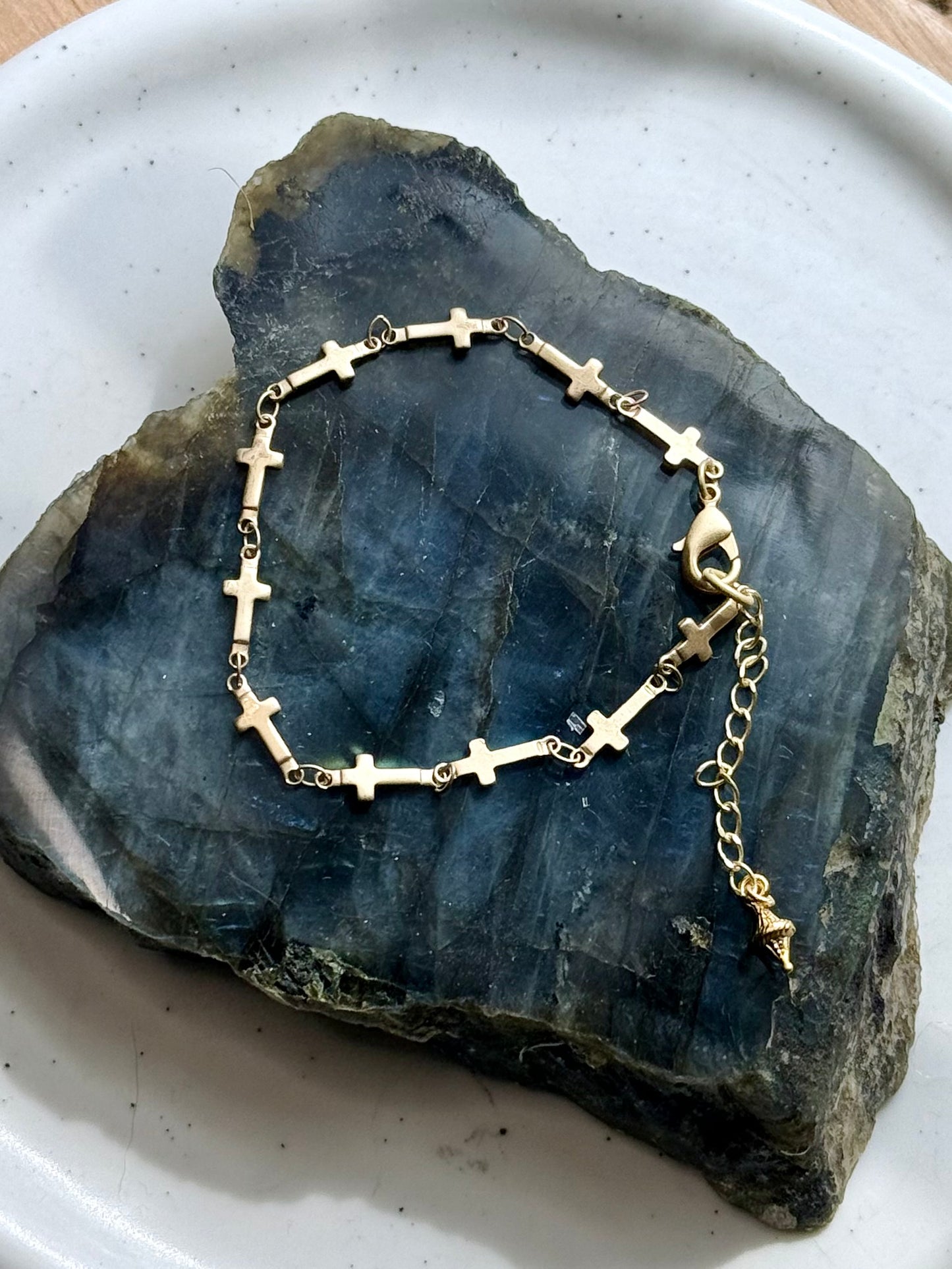 Matte Cross Chain Bracelet