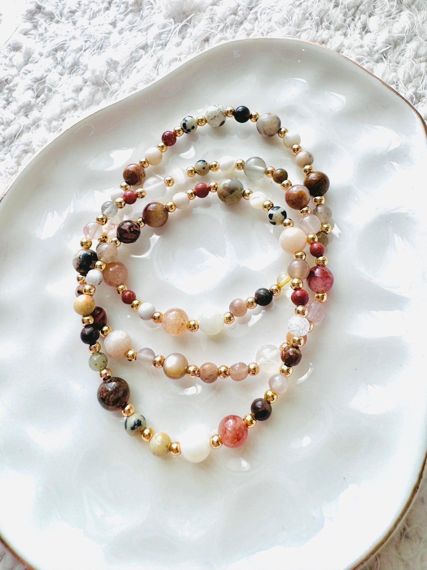 Neutral Mixed Gems + Gold (3-stack)