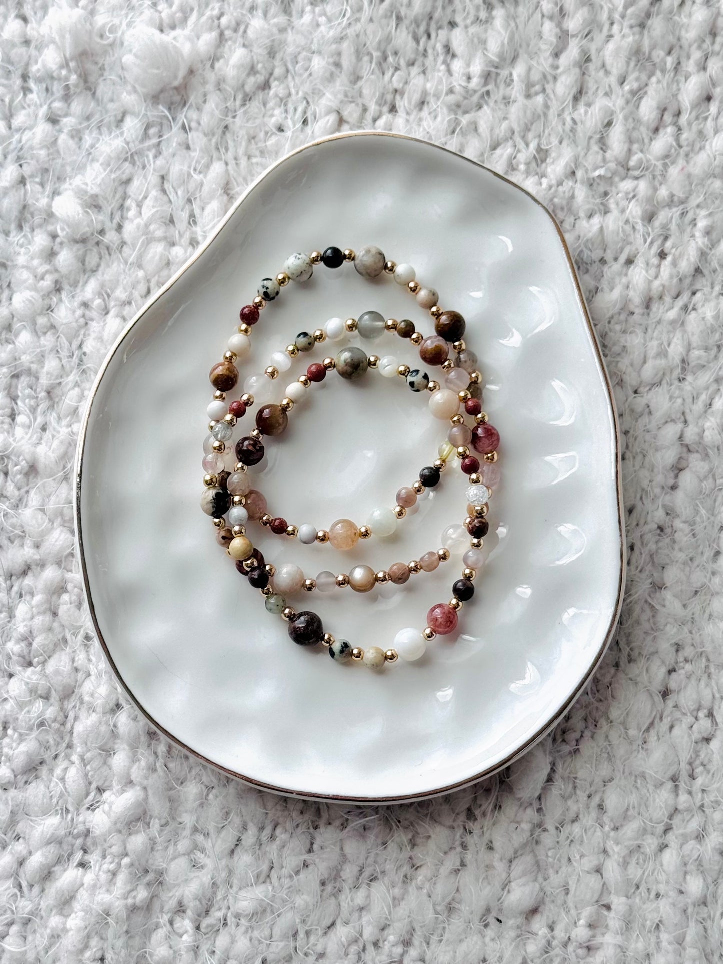 Neutral Mixed Gems + Gold (3-stack)