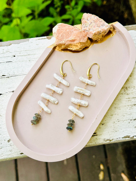 Freshwater Biwa Pearls + Labradorite Gold Drop Earrings