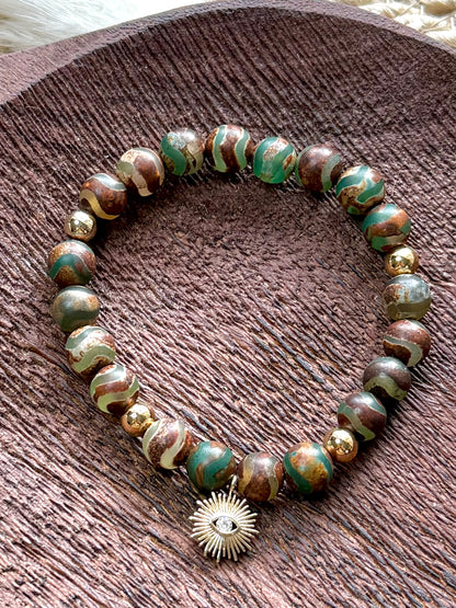 Green Wavy Tibetan Agate + Gold Chunky Charm Band