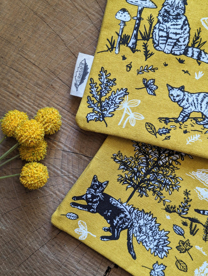 Zippered pouch | outside cats