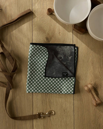 Geometry Bramble Green Paw Towel