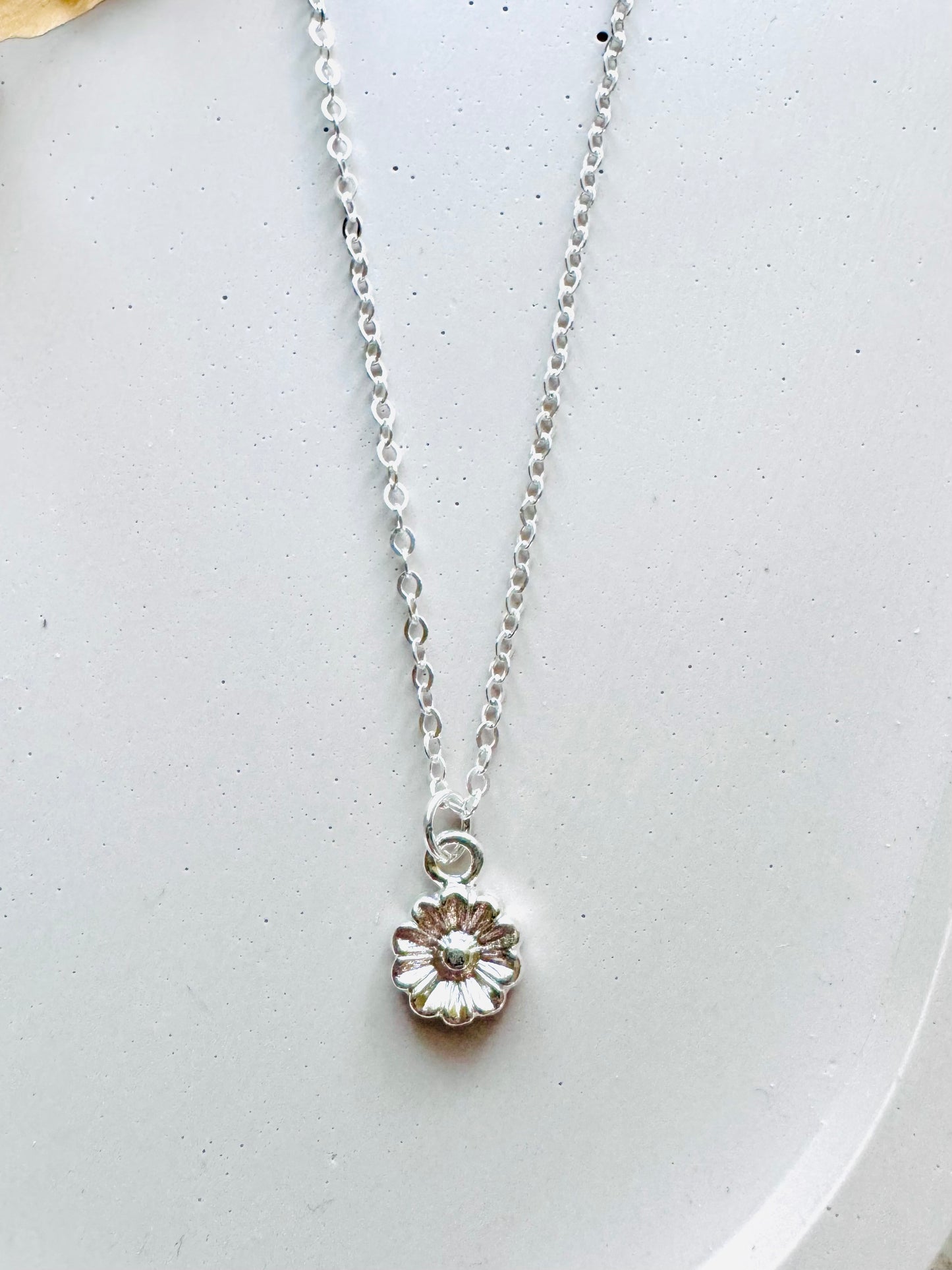 Silver Daisy Necklace