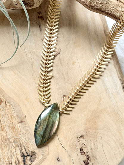 Rainbow Labradorite + Matte Gold Fishbone Chain Necklace