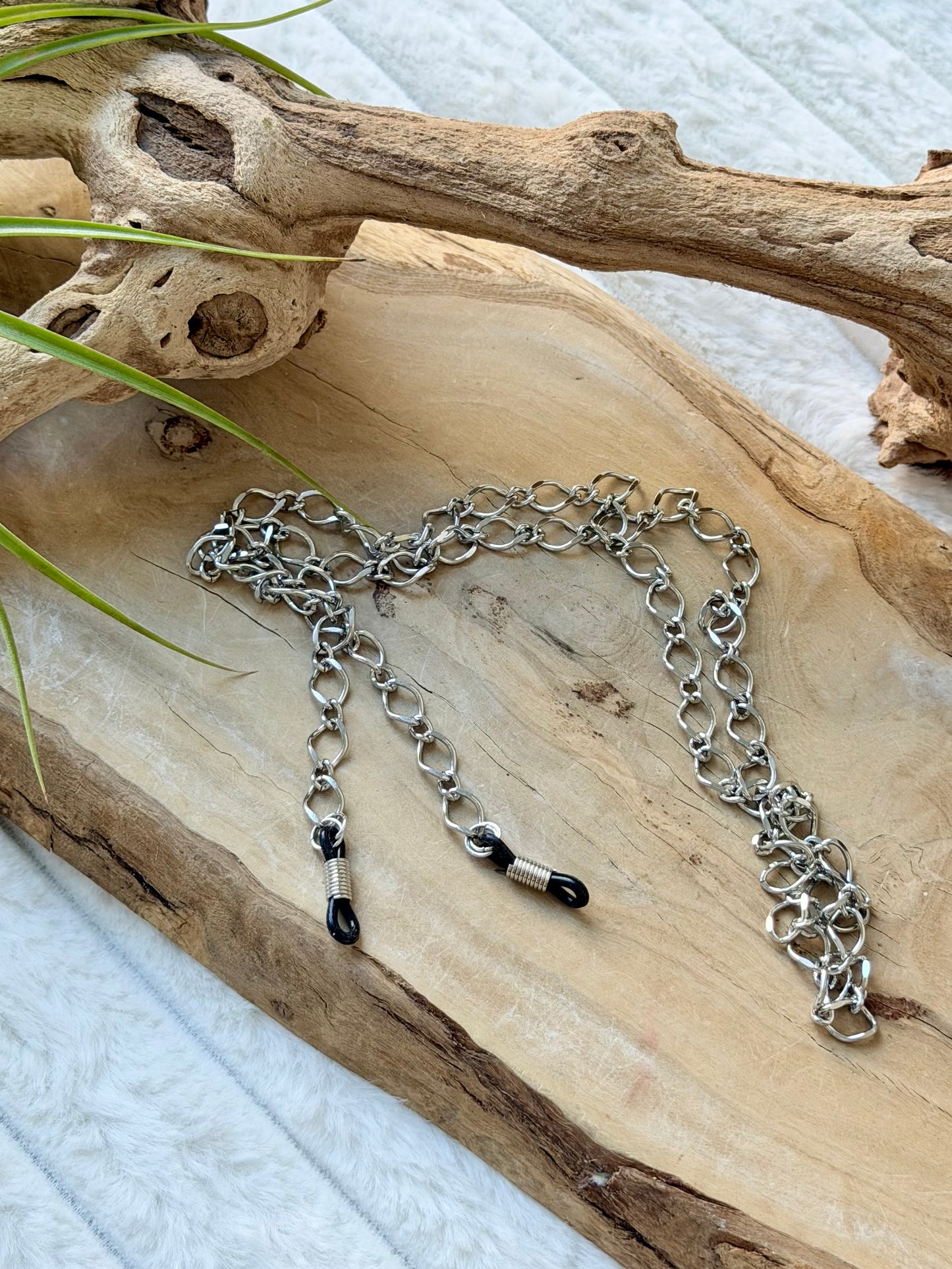 Wavy Oval Silver Glasses Strap