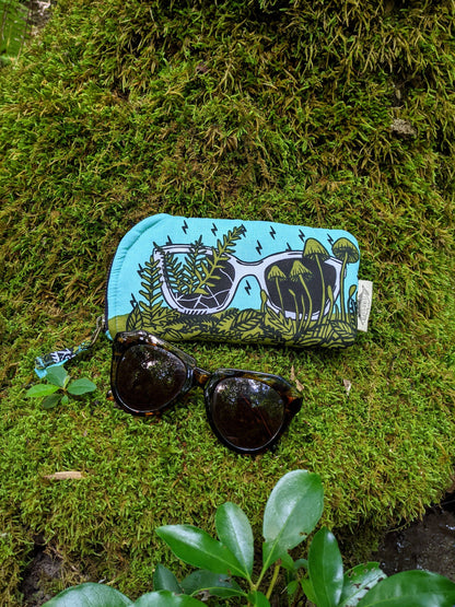 Glasses case | green & blue glasses